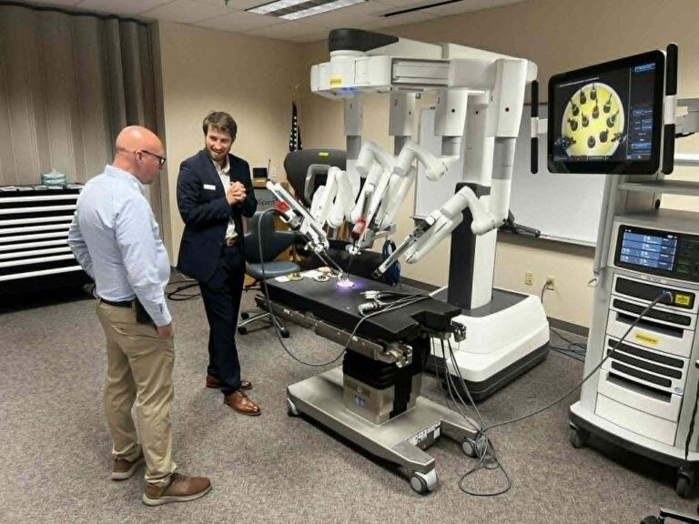 Surgical robot ‘da Vinci’ highlighted during St. Catherine Hospital open house